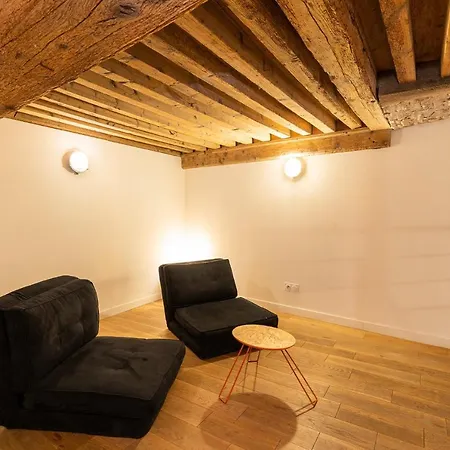 Dify Loge - Vieux Apartment